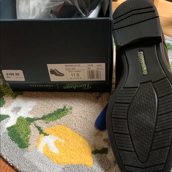 Men’s  NWT  Florsheim Black Leather Oxford Shoes - Picture 2 of 2